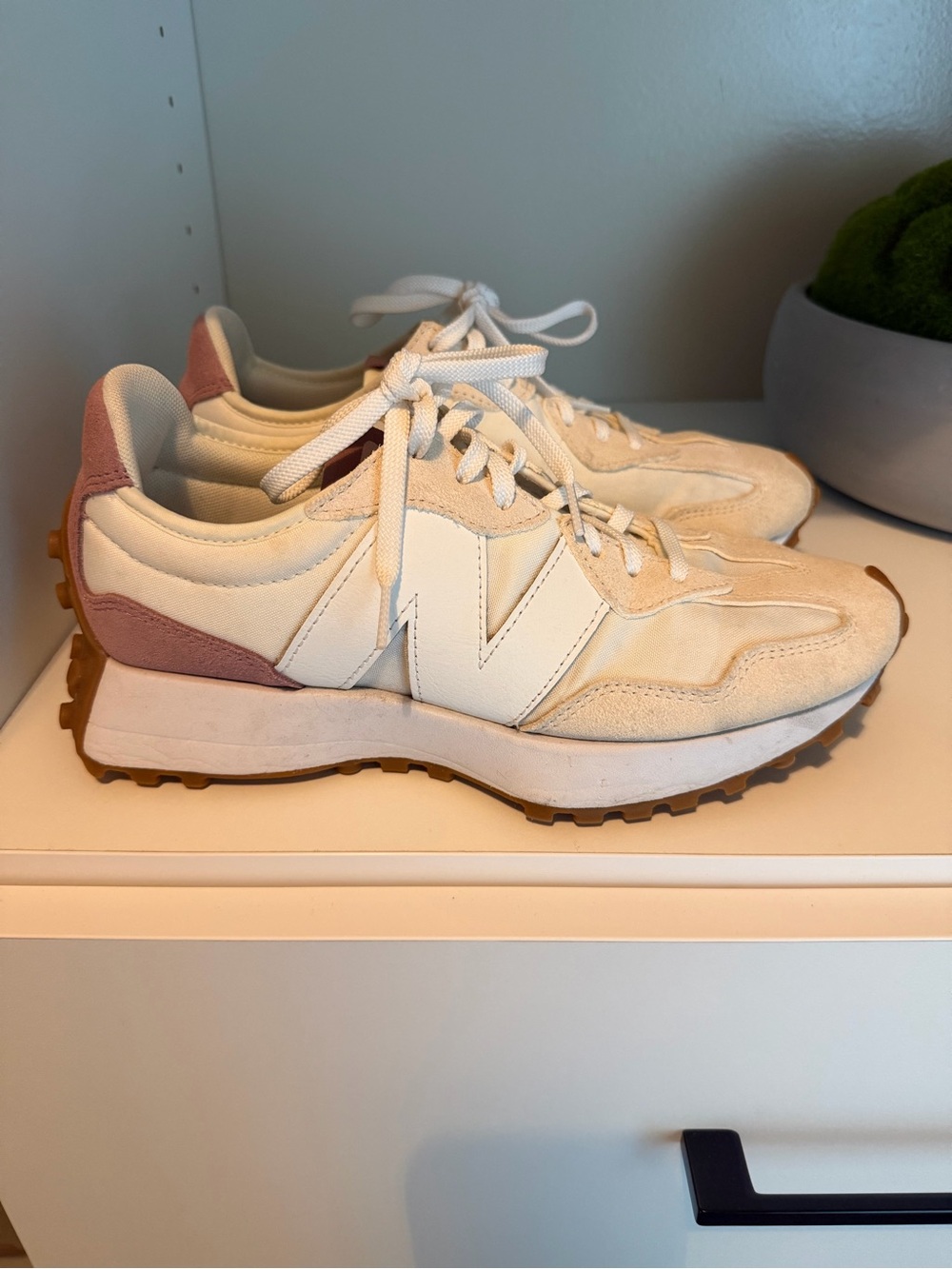 New Balance Women's Cream and Pink Retro-Style Athletic Sneakers